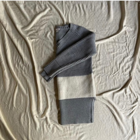 Gray and White Sweater - Picture 4 of 5